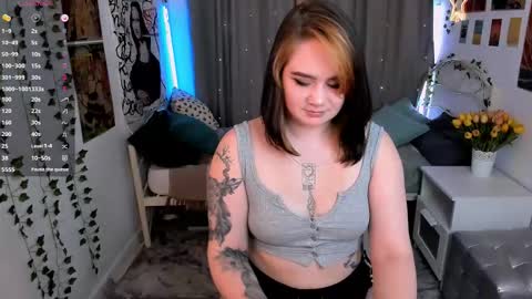 Snapshot of lunaali chatting on 11-06-25, 02:07 Li online show from 11-06-25, 02:07