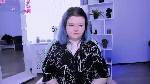 Snapshot of lunaar_ chatting on 04-25-26, 06:27 Luna online show from 04-25-26, 06:27
