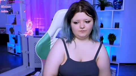 Snapshot of lunaar_ chatting on 05-26-26, 10:06 Luna online show from 05-26-26, 10:06