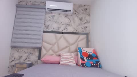 Snapshot of lunablanca_ chatting on 11-14-25, 02:54 LUNA online show from 11-14-25, 02:54