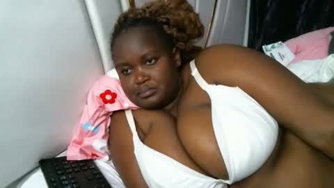 Snapshot of lunabloom01 chatting on 09-09-25, 03:17 lunabloom01 online show from 09-09-25, 03:17