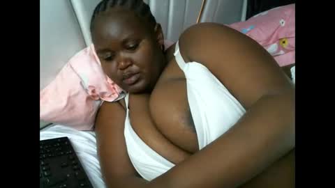 Snapshot of lunabloom01 chatting on 09-09-25, 07:24 lunabloom01 online show from 09-09-25, 07:24