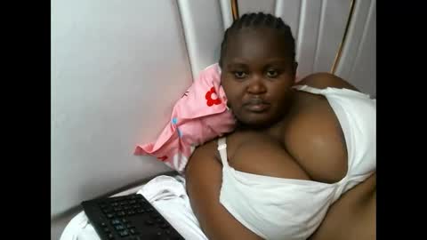 Snapshot of lunabloom01 chatting on 09-14-25, 03:16 lunabloom01 online show from 09-14-25, 03:16