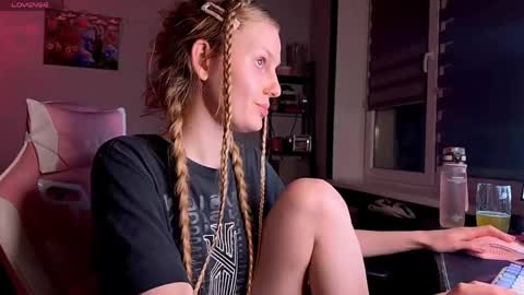 Britney online show from 04-20-26, 09:27