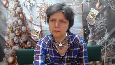 Snapshot of lunadobra chatting on 12-17-25, 12:00 LunaDobra online show from 12-17-25, 12:00