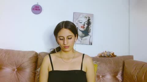 Snapshot of lunaembercs chatting on 01-11-25, 01:06 Luna online show from 01-11-25, 01:06