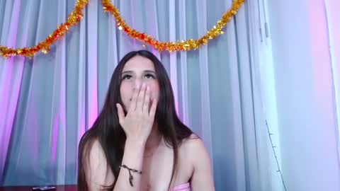 Snapshot of lunaembercs chatting on 01-11-25, 11:02 Luna online show from 01-11-25, 11:02