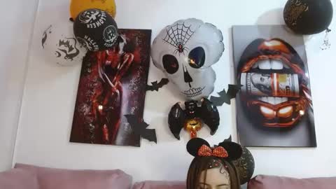 Snapshot of lunaembercs chatting on 10-30-25, 03:13 Luna online show from 10-30-25, 03:13