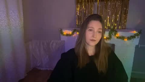 Snapshot of lunafeather chatting on 12-19-25, 06:04 lunafeather online show from 12-19-25, 06:04