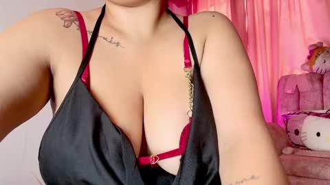 Snapshot of lunaira_deep chatting on 04-07-26, 12:38 Scarleet online show from 04-07-26, 12:38