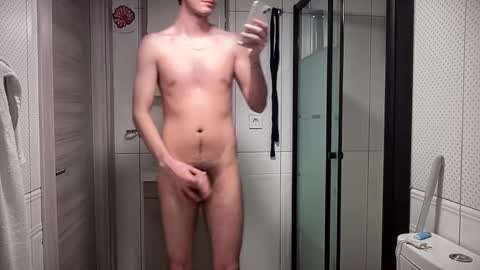 Snapshot of lunamalpica chatting on 12-29-24, 03:13 LunaPica online show from 12-29-24, 03:13