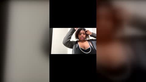 Snapshot of lunamoth00 chatting on 11-26-25, 04:30 lunamoth00 online show from 11-26-25, 04:30