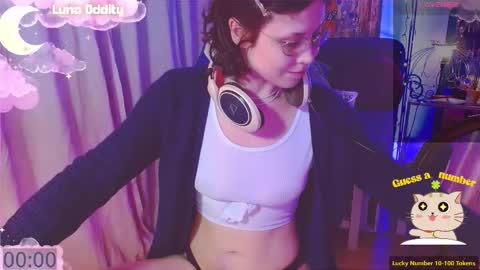 Snapshot of lunaoddity chatting on 10-05-25, 04:49 Luna online show from 10-05-25, 04:49