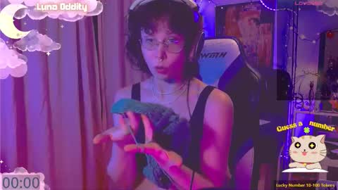 Snapshot of lunaoddity chatting on 10-29-25, 08:32 Luna online show from 10-29-25, 08:32