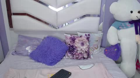 Snapshot of lunaoliveros chatting on 12-15-25, 11:36 Luna online show from 12-15-25, 11:36