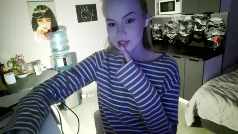 lunapeony online show from 02-02-26, 06:17