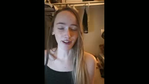 lunapixie2020 online show from 01-18-25, 10:39