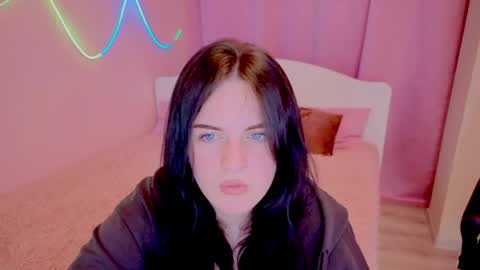 Snapshot of lunariaas chatting on 04-17-26, 08:45 Valeria online show from 04-17-26, 08:45