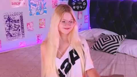 Snapshot of lunariafox chatting on 07-28-26, 04:39 lunariafox online show from 07-28-26, 04:39