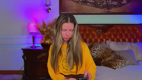 Snapshot of lunarishi chatting on 12-02-25, 06:08 Luna Rishi online show from 12-02-25, 06:08