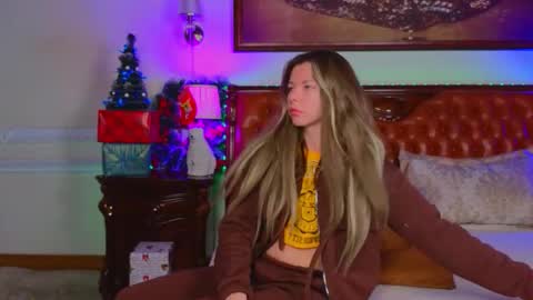 Snapshot of lunarishi chatting on 12-20-25, 06:20 Luna Rishi online show from 12-20-25, 06:20