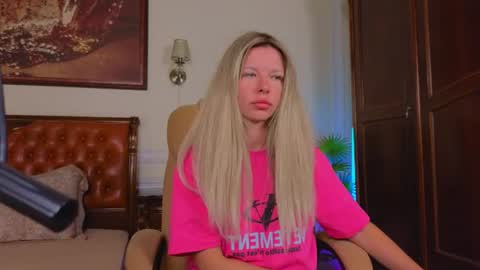 Snapshot of lunarishi chatting on 07-06-26, 06:21 Luna Rishi online show from 07-06-26, 06:21