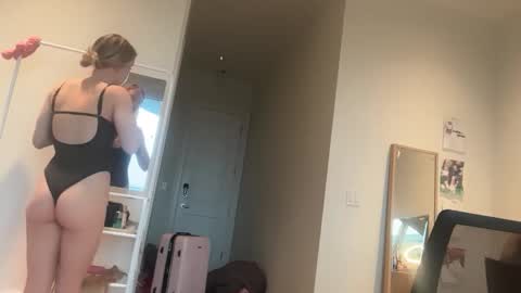 lunarose17 online show from 01-07-26, 07:49