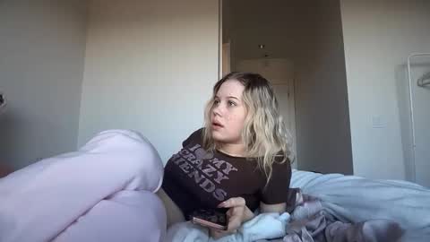 lunarose17 online show from 01-17-26, 08:56