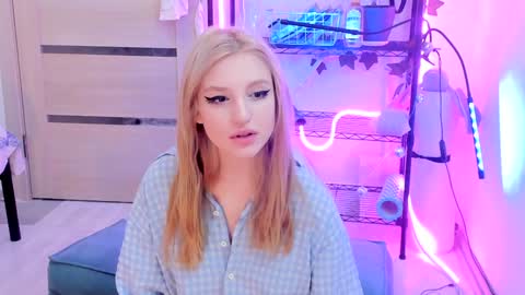 Snapshot of lunatale chatting on 01-31-25, 03:09 Kate online show from 01-31-25, 03:09