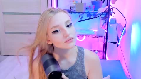 Snapshot of lunatale chatting on 02-07-25, 03:12 Kate online show from 02-07-25, 03:12