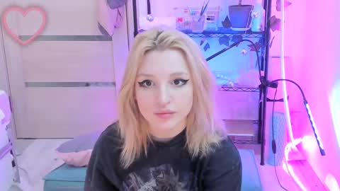 Snapshot of lunatale chatting on 02-18-25, 02:49 Kate online show from 02-18-25, 02:49