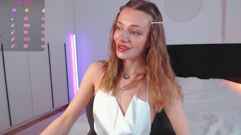 LunaticaBae online show from 04-12-26, 02:49