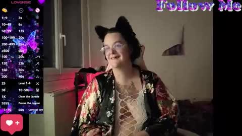 Snapshot of lunatigre chatting on 04-22-26, 07:37 lunatigre online show from 04-22-26, 07:37