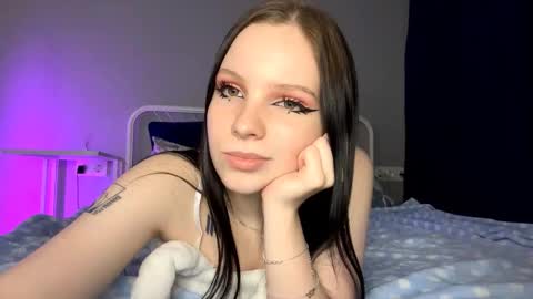 Snapshot of lunavoyce chatting on 11-10-25, 03:00 Lunavoyce online show from 11-10-25, 03:00