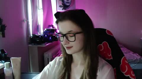 LunaXcherry online show from 06-11-26, 06:17