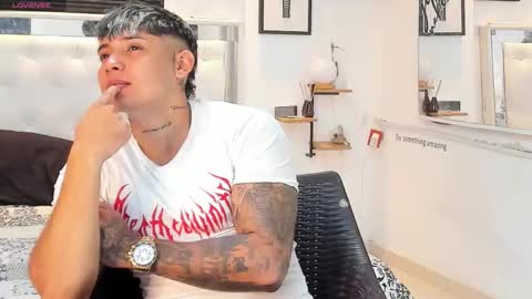 Snapshot of lunay_xtreemboy chatting on 09-26-25, 02:04 Lunay online show from 09-26-25, 02:04