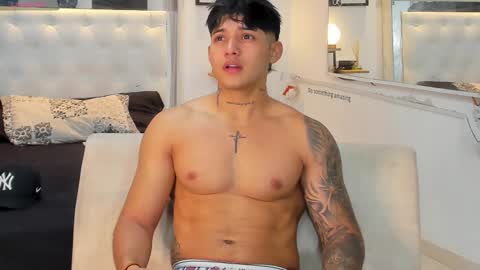 Snapshot of lunay_xtreemboy chatting on 10-18-25, 05:14 Lunay online show from 10-18-25, 05:14