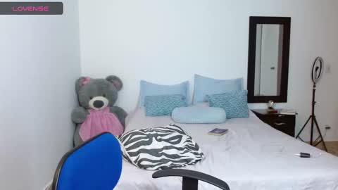 Snapshot of lunayois02 chatting on 01-24-25, 01:45 lunayois02 online show from 01-24-25, 01:45