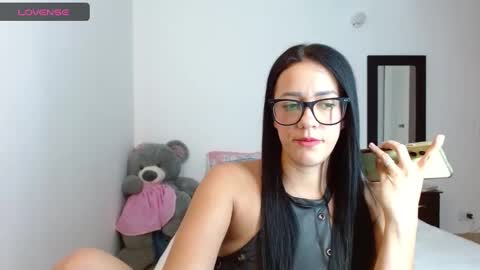 Snapshot of lunayois02 chatting on 02-06-25, 12:54 lunayois02 online show from 02-06-25, 12:54