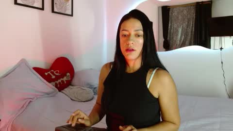 Snapshot of lunayois02 chatting on 02-09-26, 02:04 lunayois02 online show from 02-09-26, 02:04