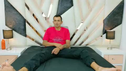 Snapshot of lunaysebastian chatting on 06-20-26, 02:20 Luna y Sebastian online show from 06-20-26, 02:20