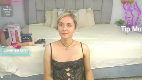 lunitadiva online show from 10-27-25, 01:59