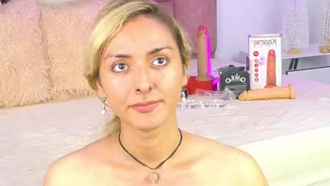 lunitadiva online show from 11-19-25, 01:55