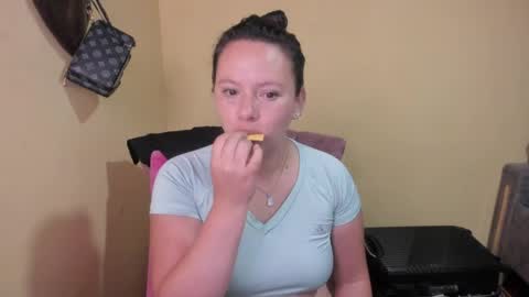Snapshot of lunnadoll chatting on 05-27-26, 03:14 Katty what ever do you want on my pv is for extra tokens minimi 250 tks ty u for understand online show from 05-27-26, 03:14
