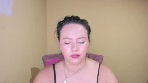 Snapshot of lunnadoll chatting on 07-10-26, 03:00 Katty what ever do you want on my pv is for extra tokens minimi 250 tks ty u for understand online show from 07-10-26, 03:00