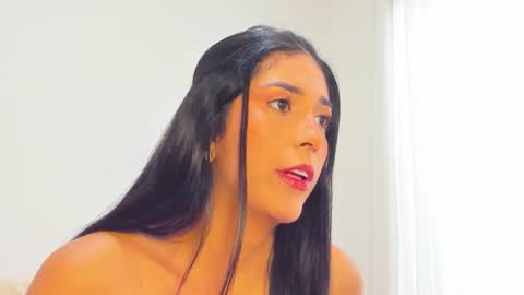 Snapshot of lunnarossee chatting on 11-28-25, 01:25 online show from 11-28-25, 01:25