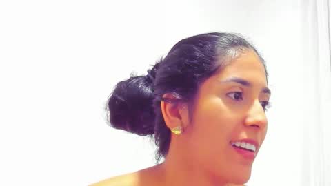 Snapshot of lunnarossee chatting on 11-30-25, 04:49 online show from 11-30-25, 04:49