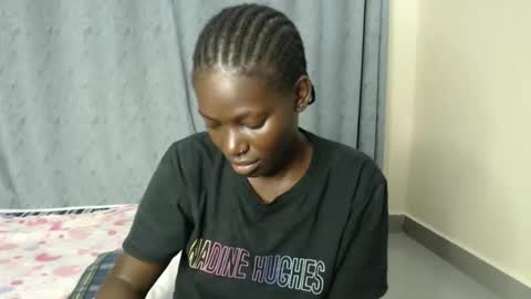 luo_queen online show from 09-21-25, 01:40