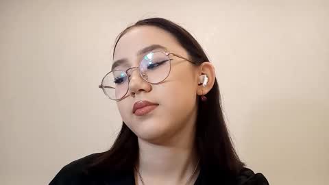 Snapshot of lupefaulker chatting on 03-01-26, 01:02 Roxie online show from 03-01-26, 01:02