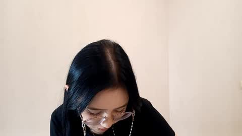 Snapshot of lupefaulker chatting on 04-21-26, 01:17 Roxie online show from 04-21-26, 01:17